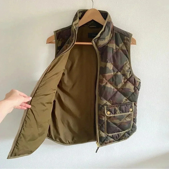 J. Crew Excursion Quilted Down Camo Vest Sz M - Picture 5 of 8